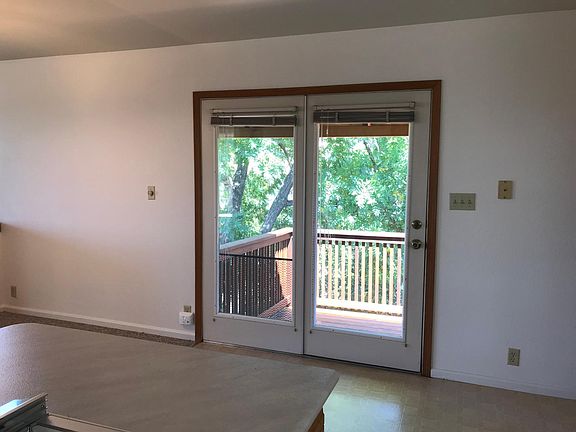 3rd image of 1546 Mountain View Ave