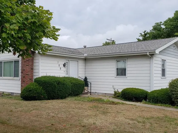 209 W State St, Fairmount, IL 61841