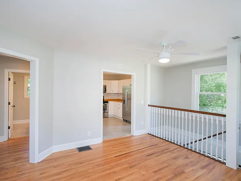 222 Emmitt Ave — Photo 3