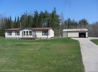 8957 Twin Lakes Rd, Cheboygan, MI 49721