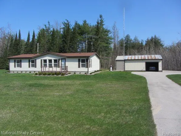 8957 Twin Lakes Rd, Cheboygan, MI 49721