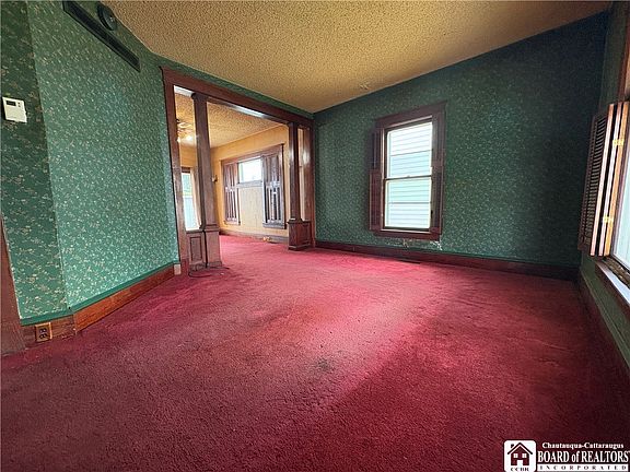 5th image of 903 W Henley St