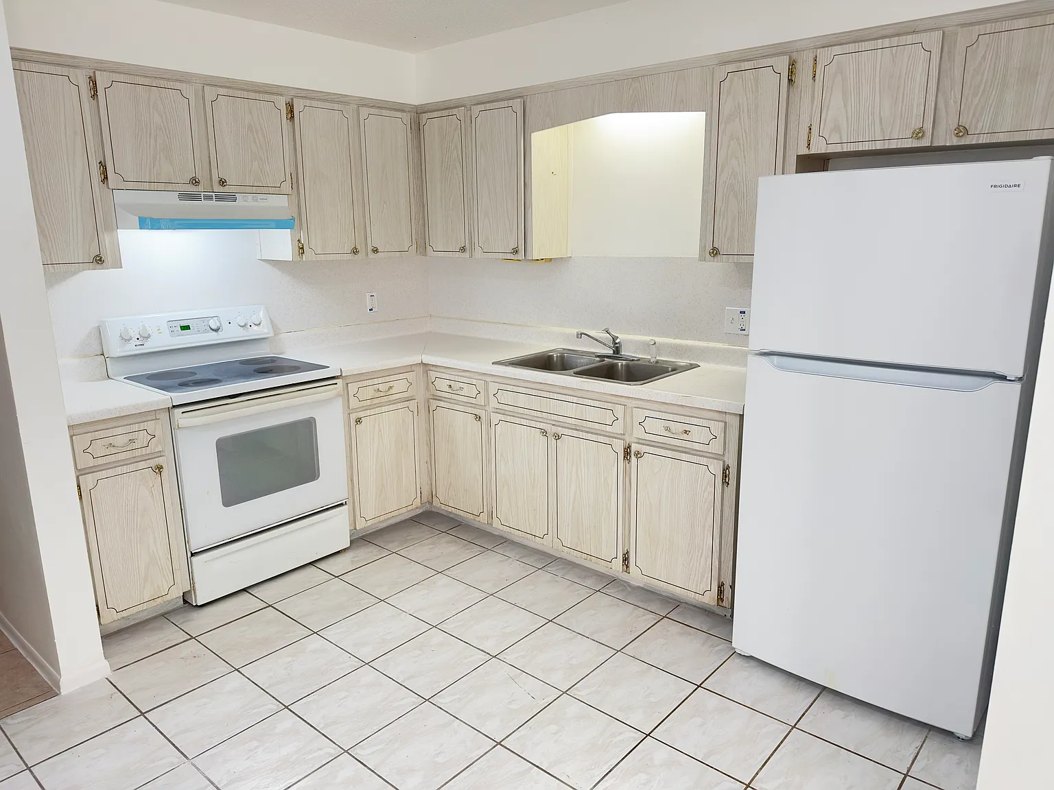 3088 Englewood Dr — Photo 2
