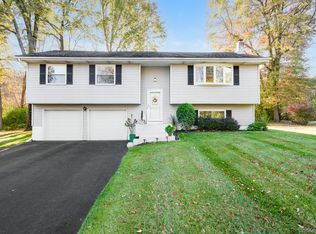 8 Nicole Dr, Wappingers Falls, NY 12590