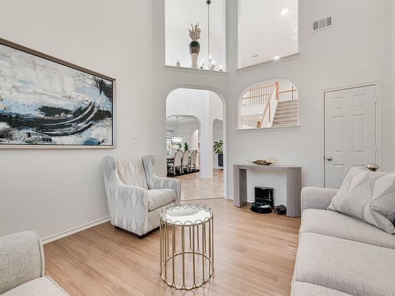 5th image of 723 Creekstone Ct