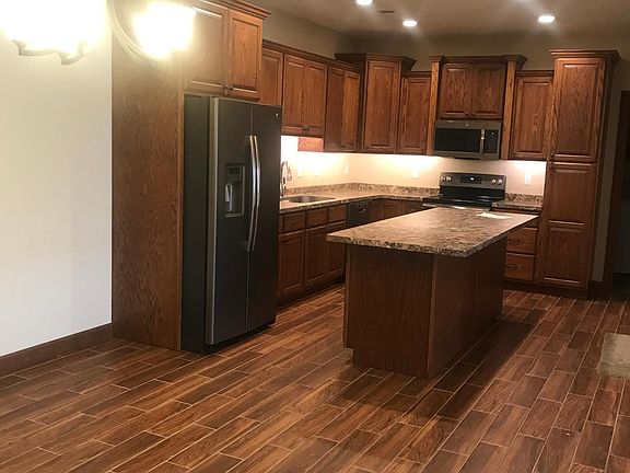 large eat in kitchen with island