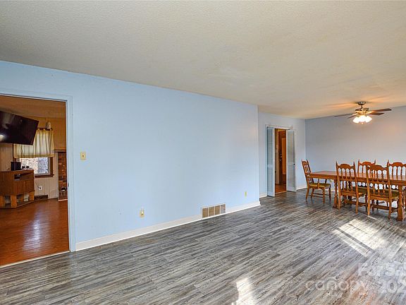5th image of 1405 Forest Park Dr