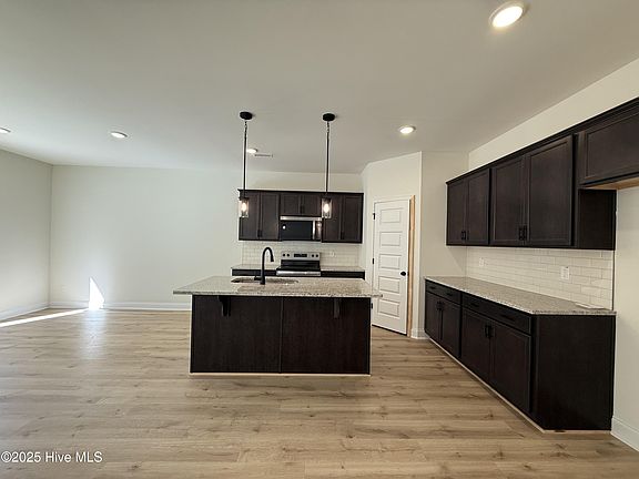 4th image of 155 Calluna Drive