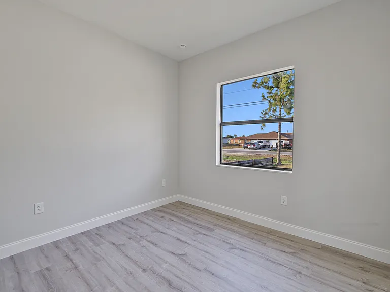 4703 Leonard Blvd S — Photo 16