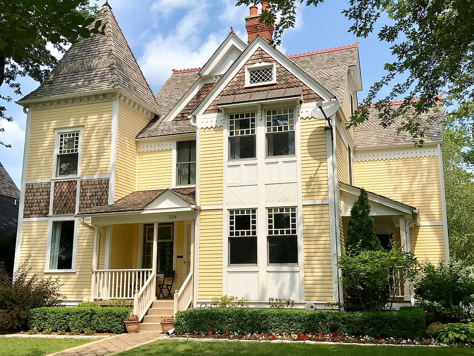Front seen from Day Ave