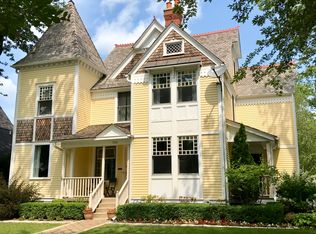 524 E Day Ave, Whitefish Bay, WI 53217