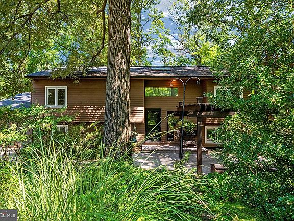 4th image of 683 Dill Ct