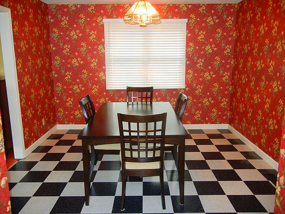 4th image of 3419 Woods Dr