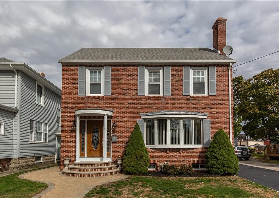 1st image of 52 Grosvenor Ave
