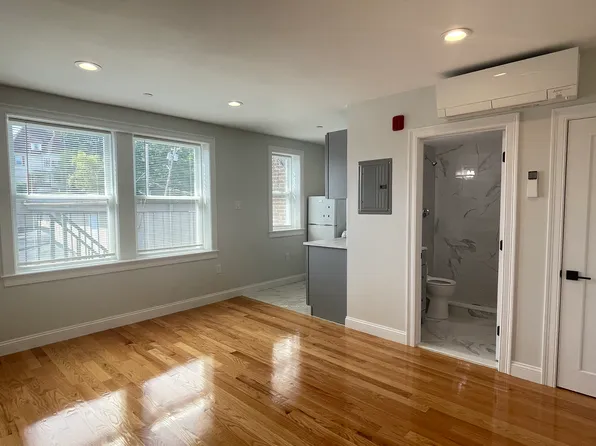 325 Newport Ave, Quincy, MA
