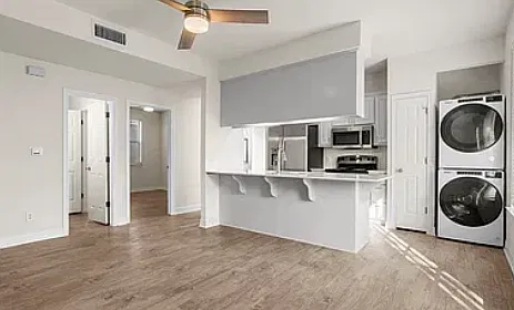 1100 W 25th St