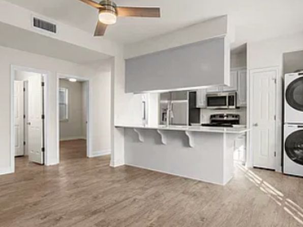 2500 Leon St APT 104