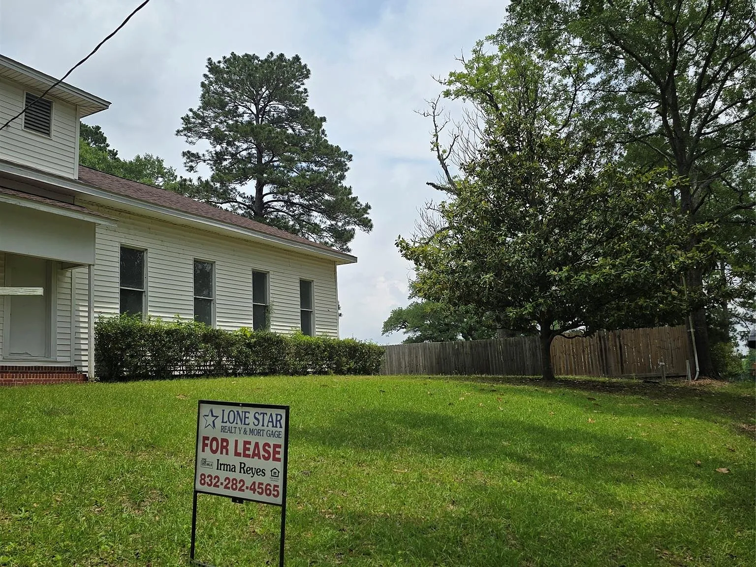 1 bed, 1.0 bath, 1856 sqft, $1,200 — Photo 2
