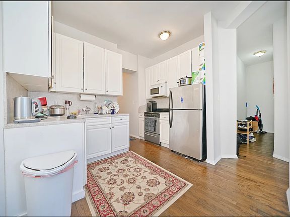 4th image of 364 W 36th St APT 4B