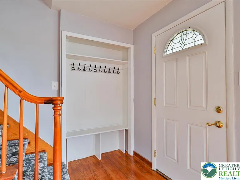 336 E Market St — Photo 2