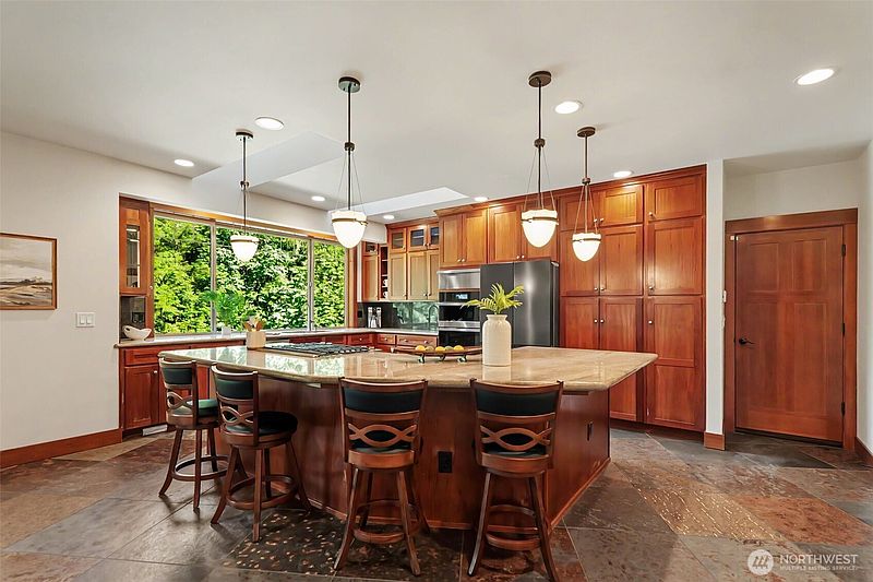 3rd image of 6501 215th Avenue SE