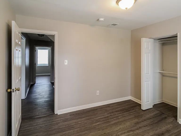 1135 Clark St — Photo 10