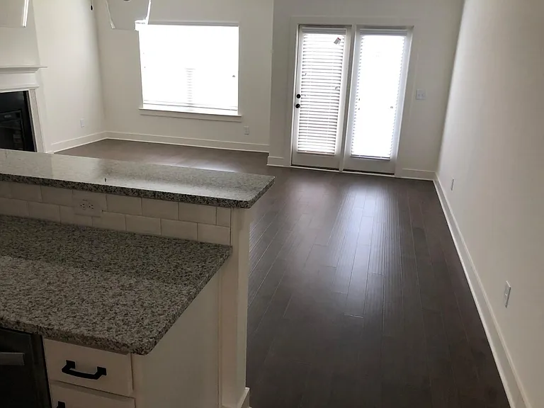 6402 Shalks Crossing Dr — Photo 3