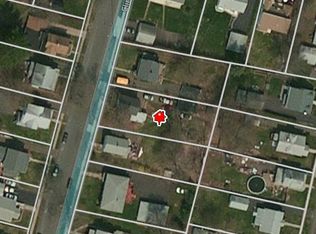 81 Clinton St, Meriden, CT 06450