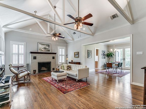 5th image of 207 INSLEE AVE