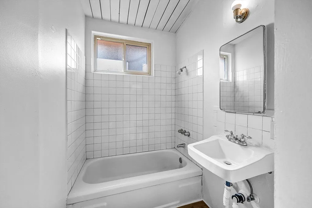 Studio, 325 sqft, $1,650 — Photo 4