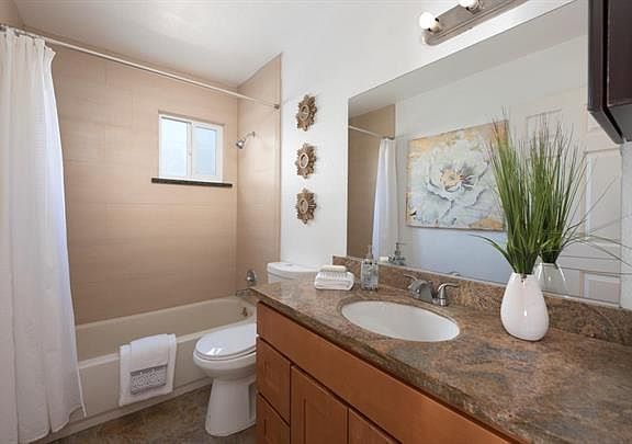 4th image of 486 El Cajon Dr