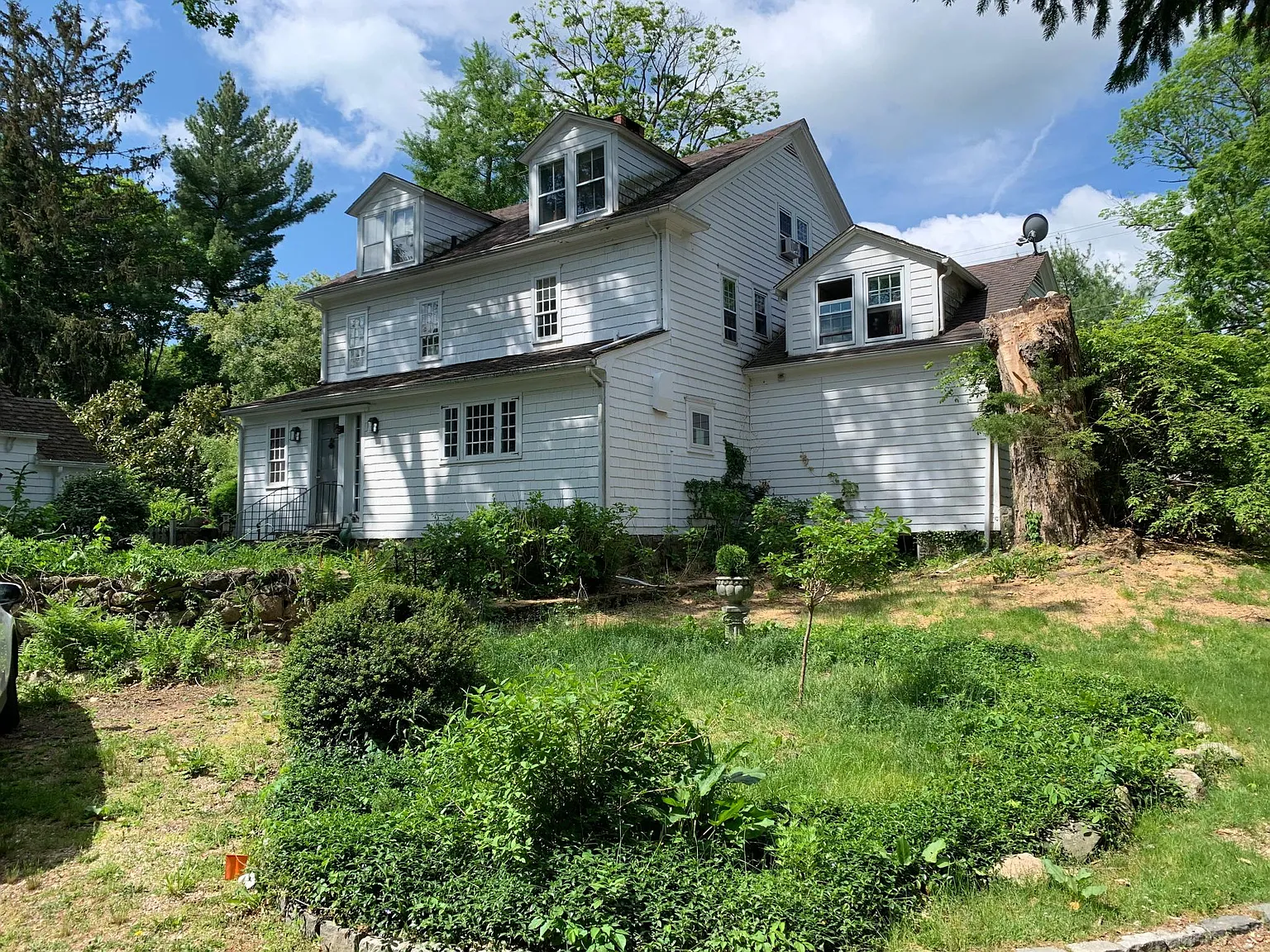 1709 Newfield Ave — Photo 3
