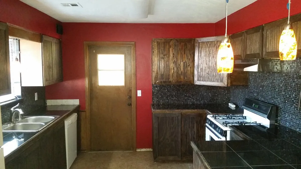 3 bed, 1.5 bath, 1128 sqft, $1,100 — Photo 2