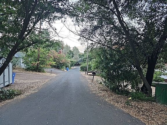 5th image of 3590 Oak Dr