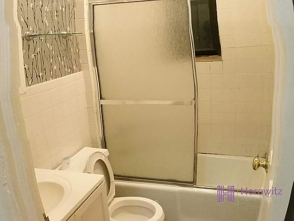 2nd image of 3525 Crescent St APT 1F