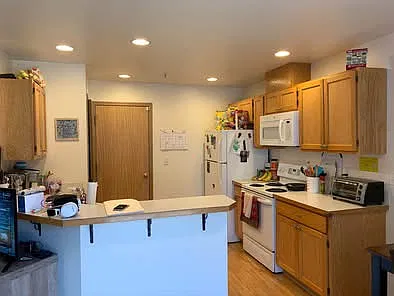 3 bed, 2.5 bath, 1350 sqft, $2,500 — Photo 2