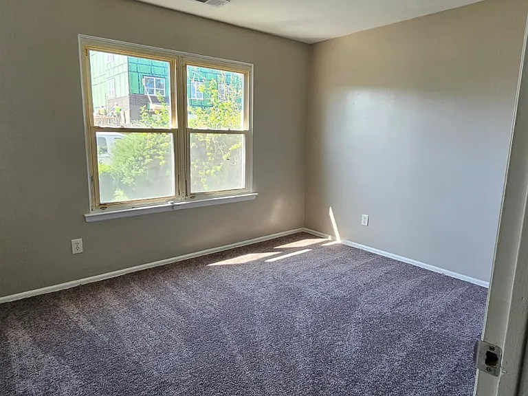 1127 Heck Ave — Photo 10