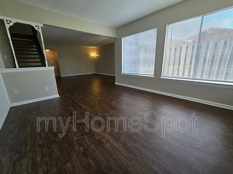 4828 Huron Dr — Photo 6