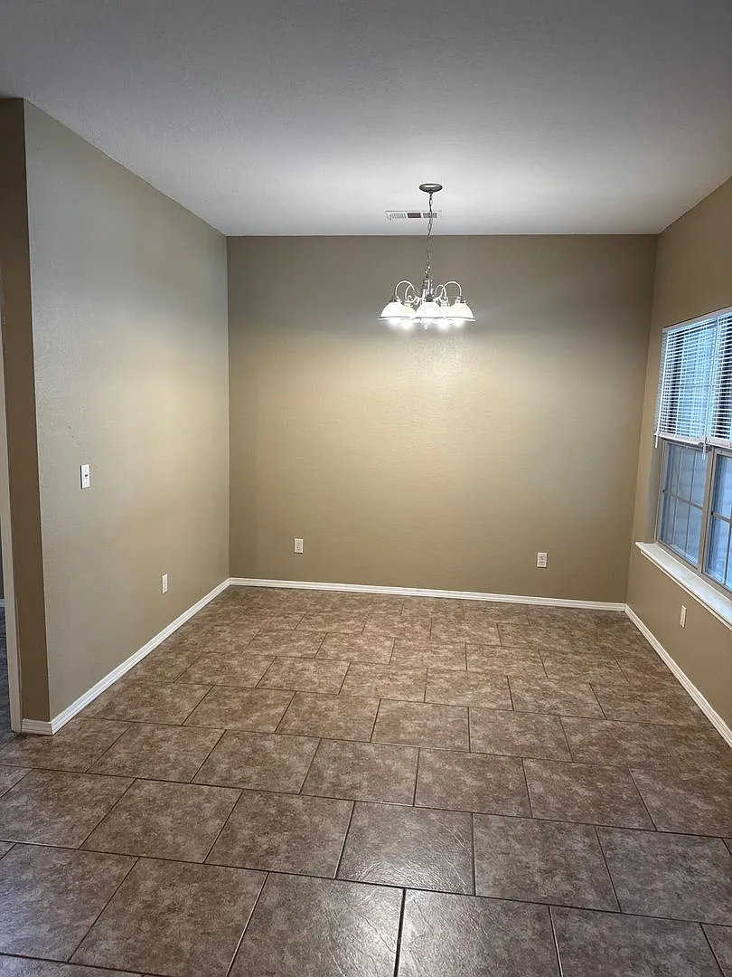 Clinic Lane 1307 — Photo 4