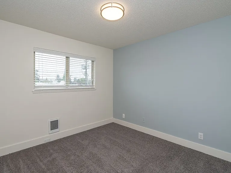 Uptown 7 Apartments — Photo 25