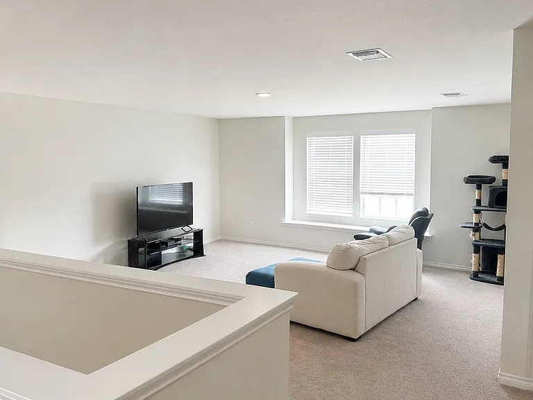 400 Bedford Falls Ln — Photo 5