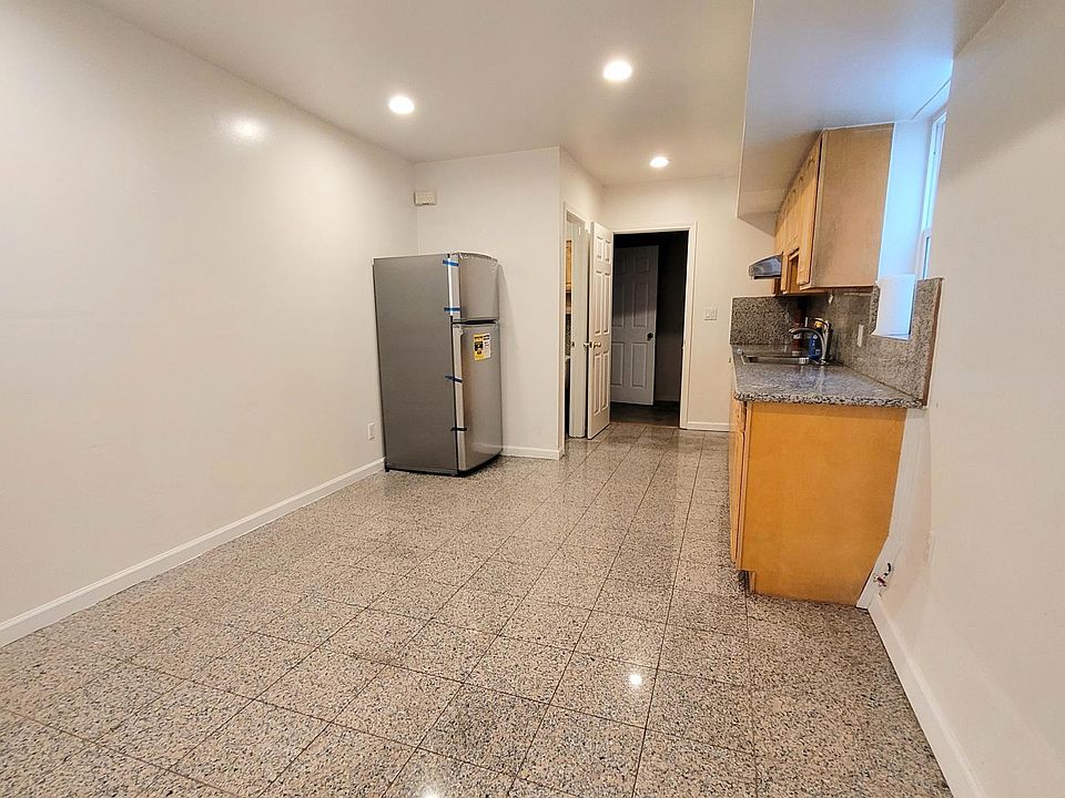 1st image of 557 Goettingen St