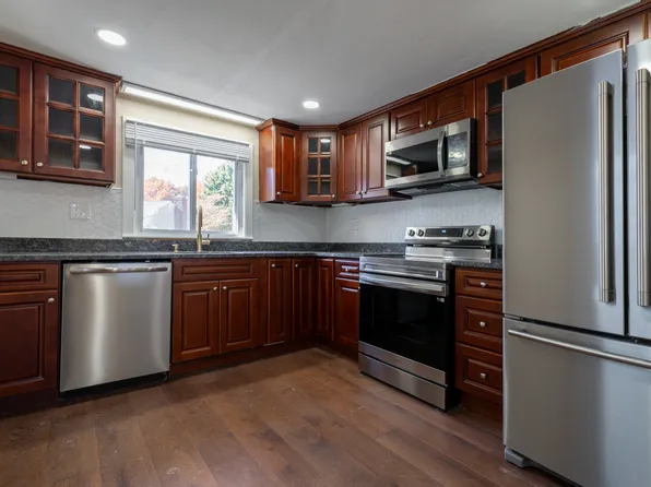 170 Seminole Ave, Waltham, MA 02451