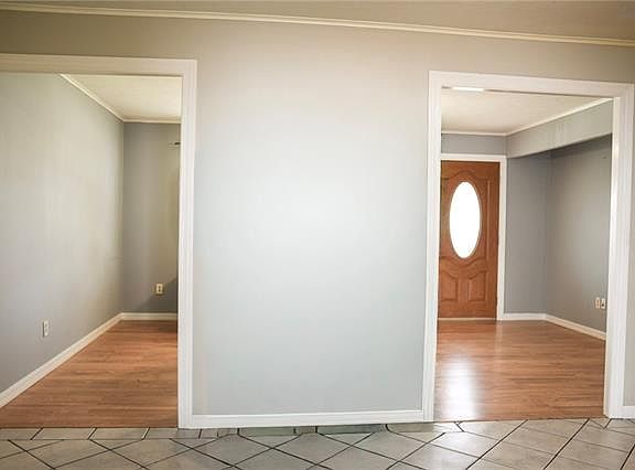 4th image of 160 Anne Dr