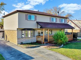 8740 Olympic Dr, Bridgeview, IL 60455