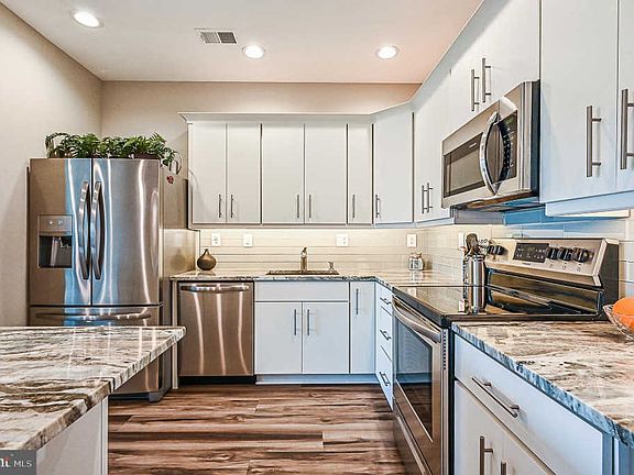 4th image of 44838 Tiverton Sq