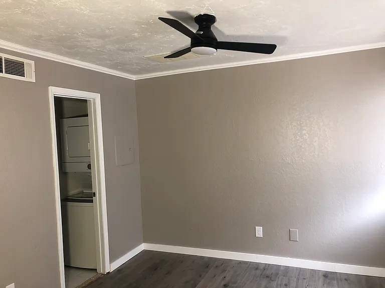 11530 N May Ave #D104 — Photo 8