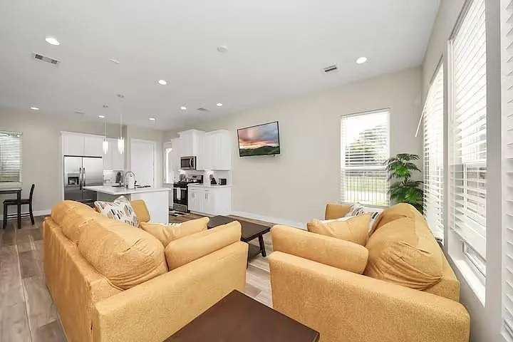 3 bed, 2.5 bath, 1953 sqft, $2,600 — Photo 4