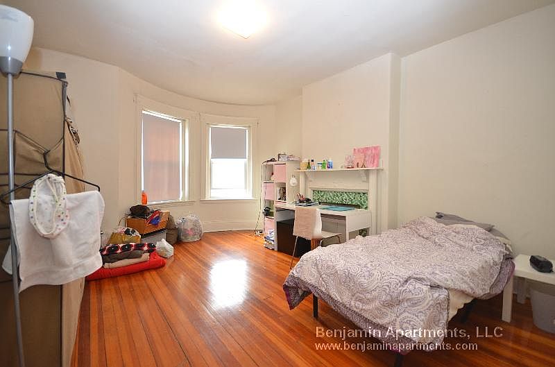 1st image of 1377 Commonwealth Ave APT 5