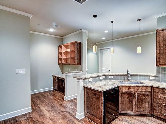 5th image of 2800 Sandage Ave #102